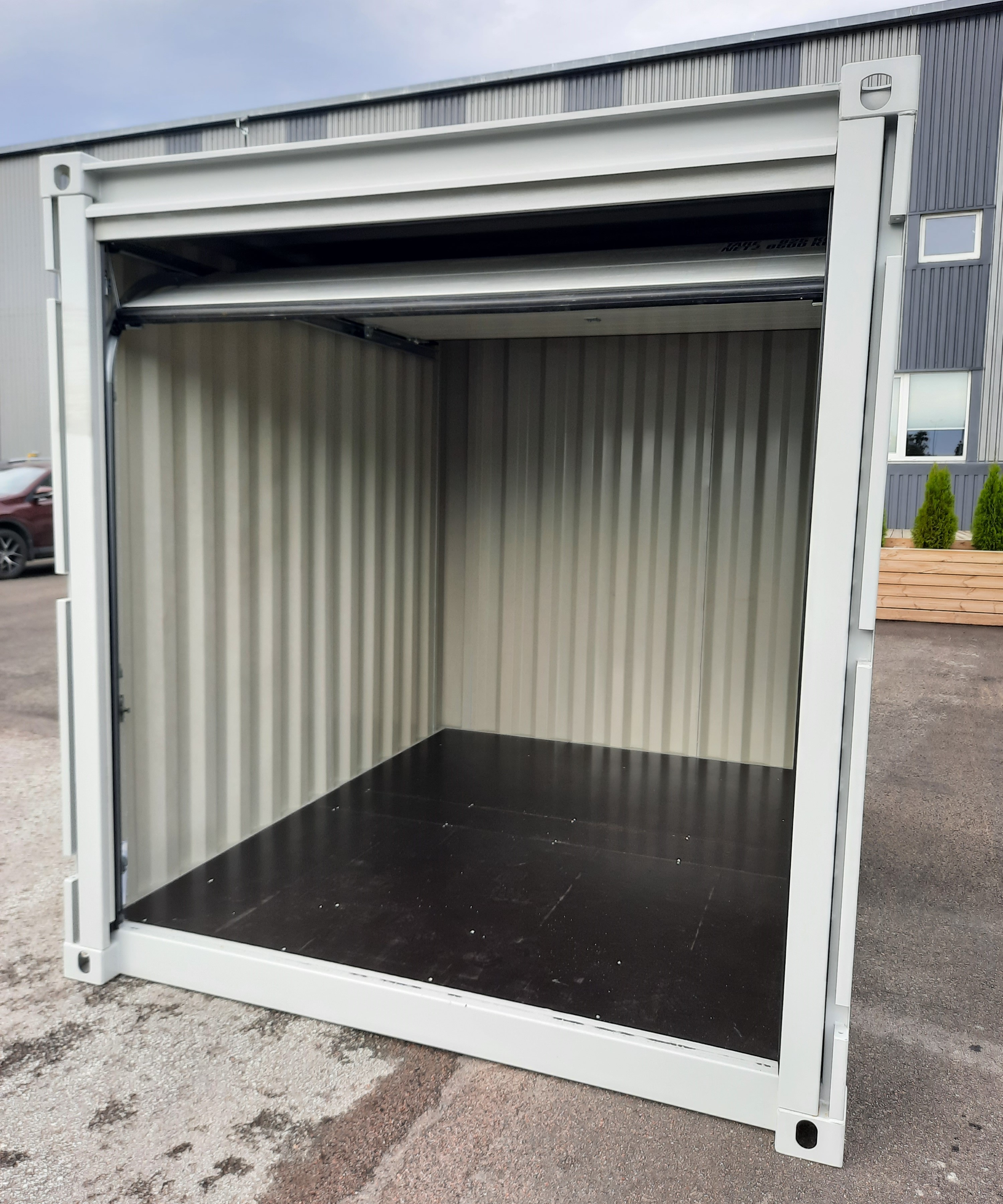 Storage container with lifting door 10´ ft 2,4 x 3m