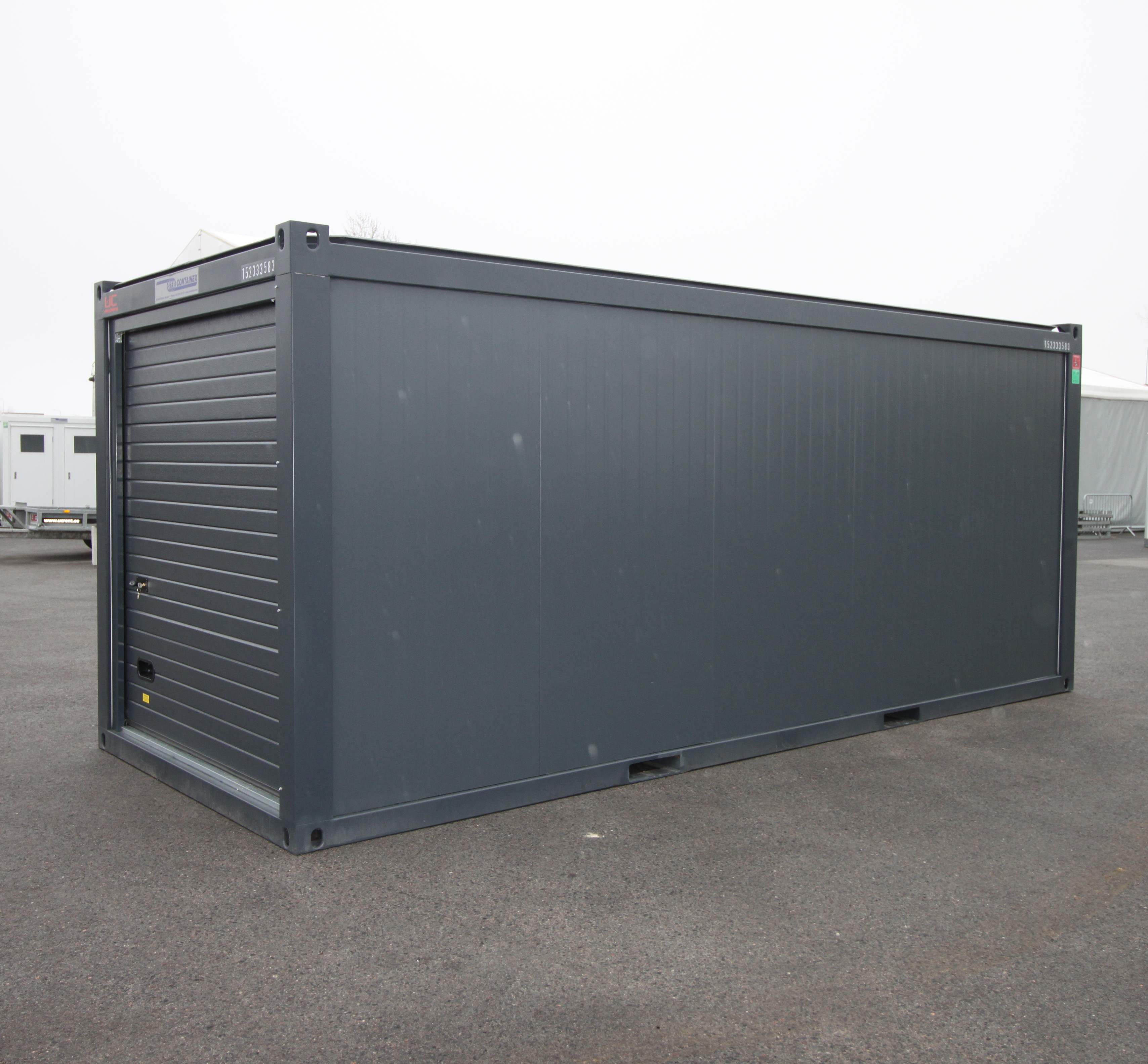 Containex 2,4x6m toimisto- ja työmaakontti, PU seinäeristys, autotallin ovi, tummanharmaa RAL 7016