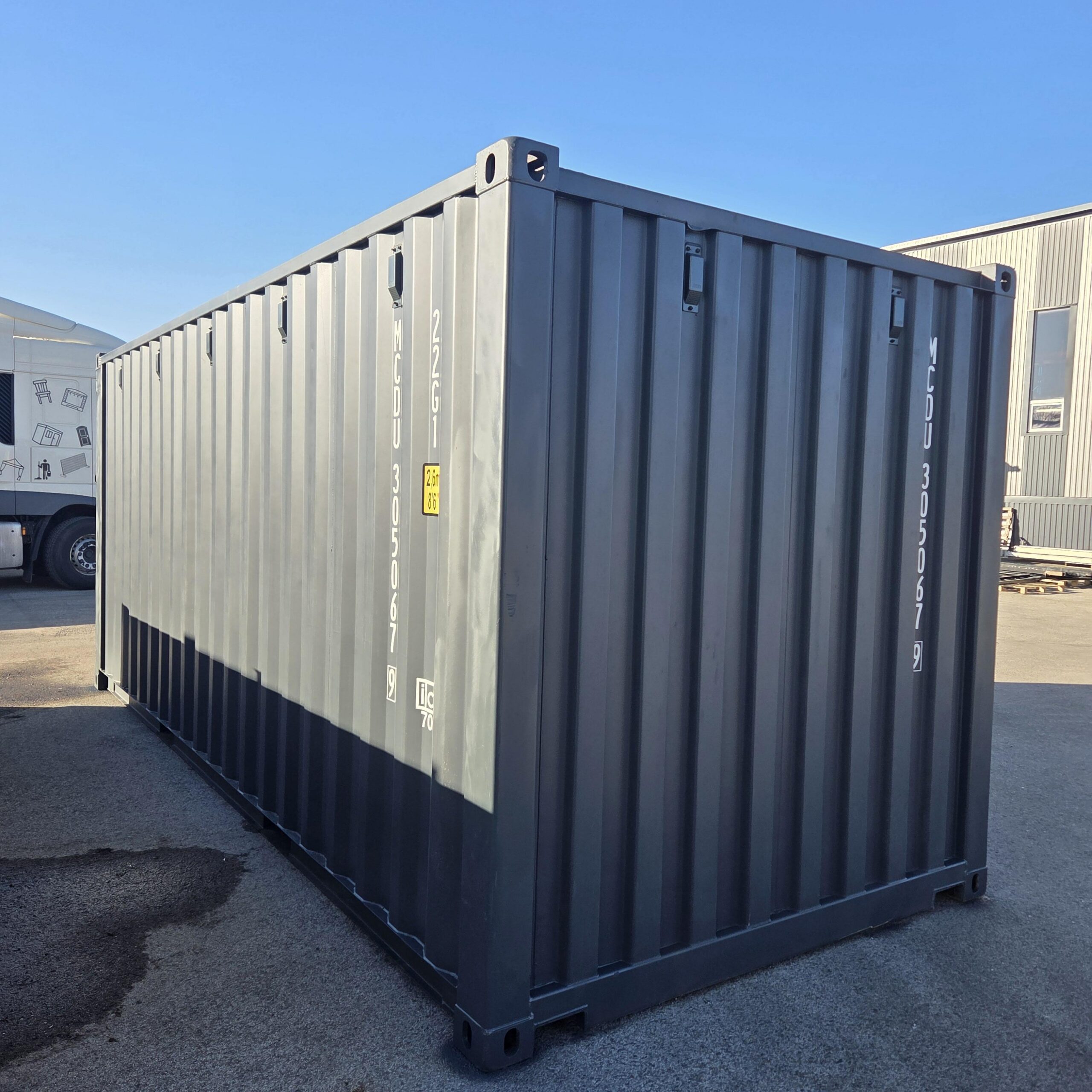 Морской контейнер 20DC, 2,4 x 6m, RAL 7016 - можно заказать дополнительно